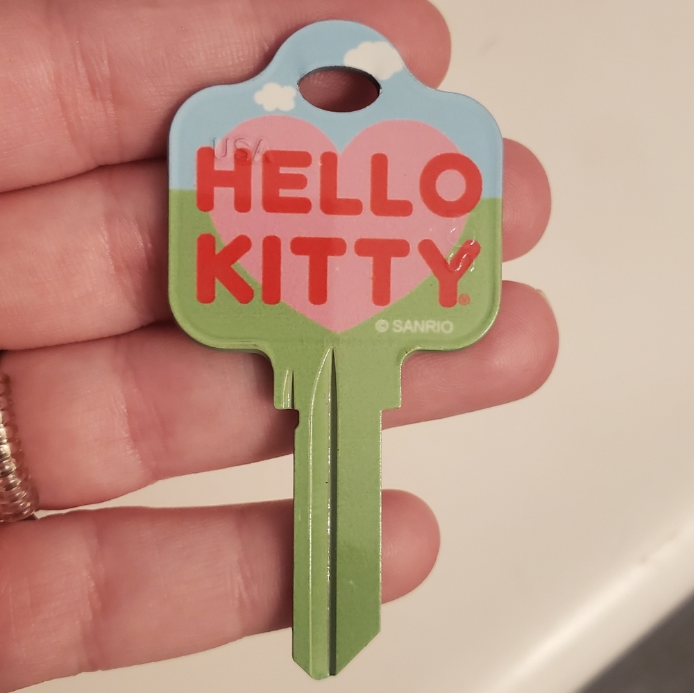 Hello Kitty - Picture 2 of 2